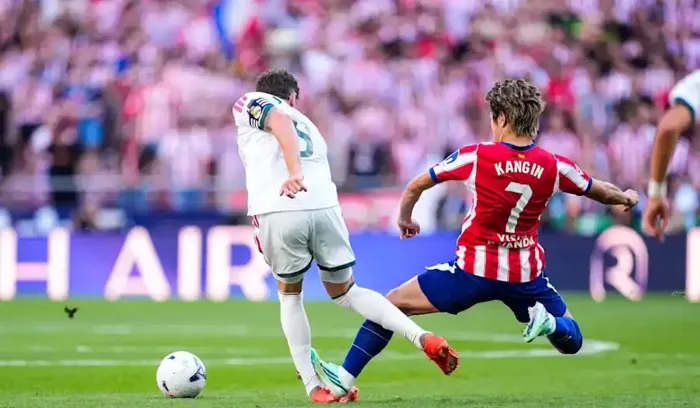 حرب السخرية تشتعل.. أتلتيكو مدريد يهزأ من ريال مدريد بسبب “المعجزة الطبية” لـ فالفيردي